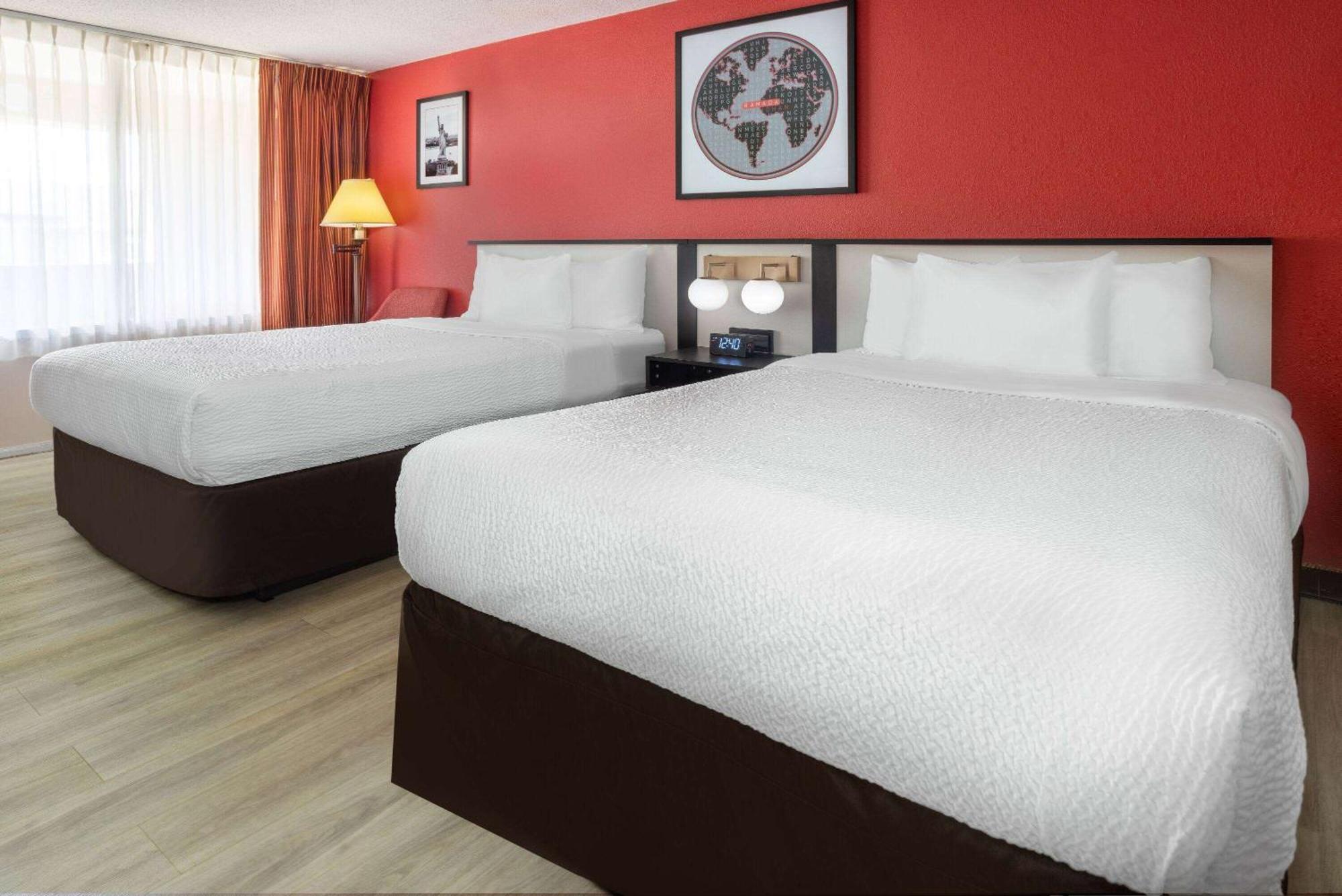 Ramada By Wyndham Rome - Verona Exterior foto